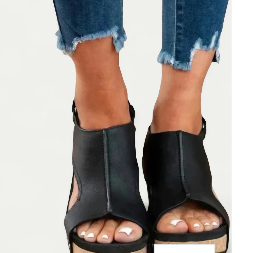 New Bareroots Size 9 (But Fit Like 8) Comfortable Black Women's Sandals